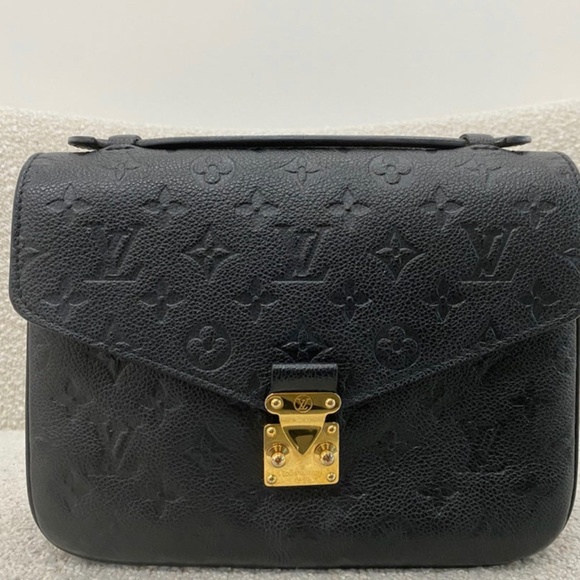 Authentic Pre-Owned Louis Vuitton Pochette Métis Black - Picture 1 of 16